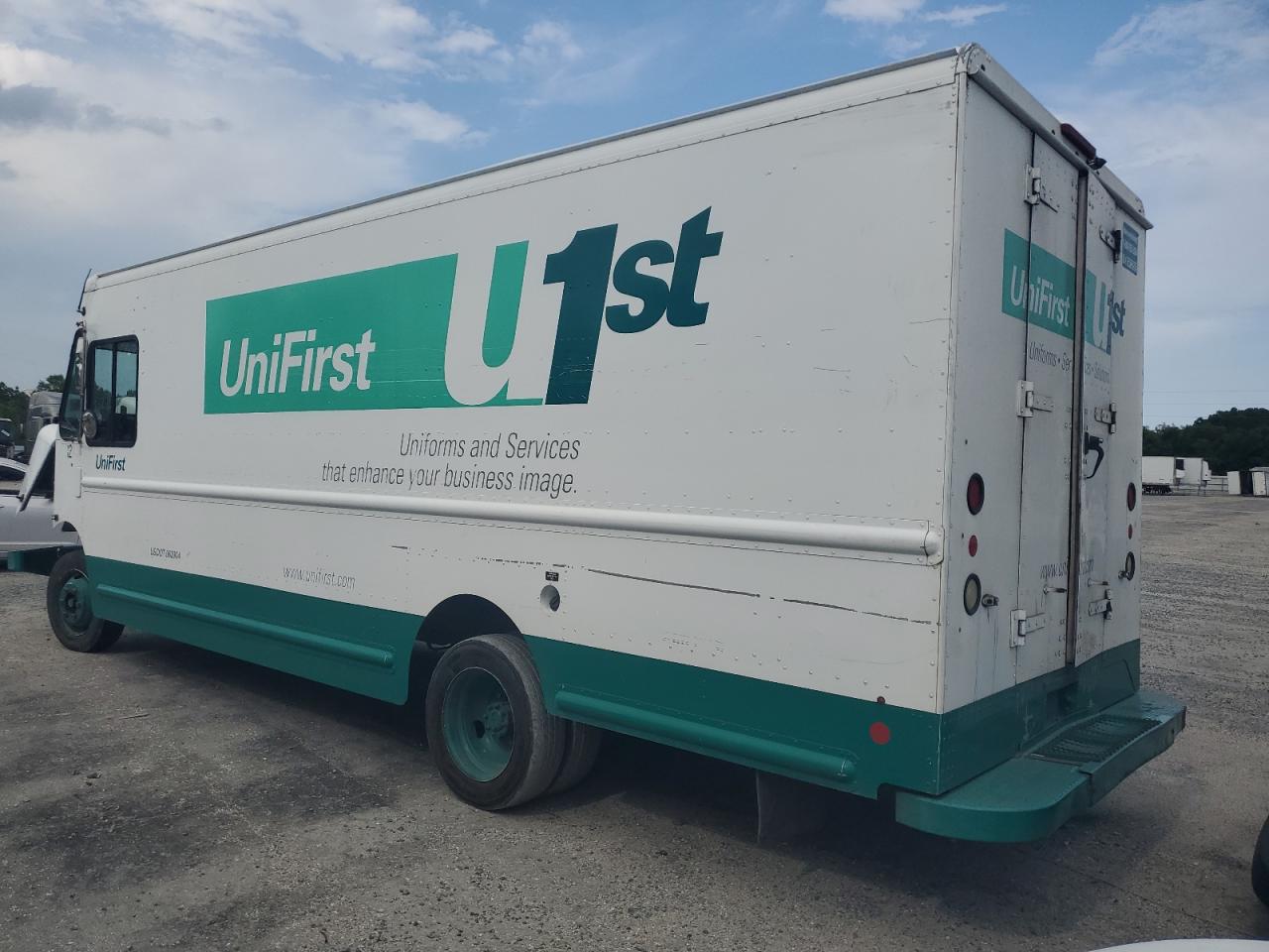 2015 FREIGHTLINER CHASSIS M LINE WALK-IN VAN VIN 4UZAC2DV0FCGP3292 photo 2