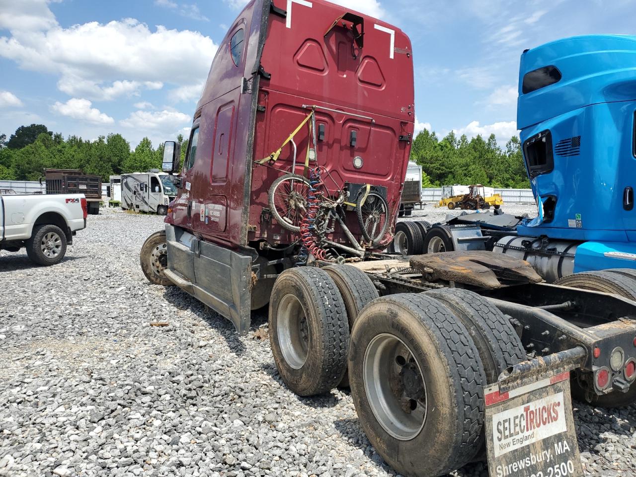 2018 Freightliner Cascadia 125 VIN 1FUJGLDR9JLJK3377 photo 3