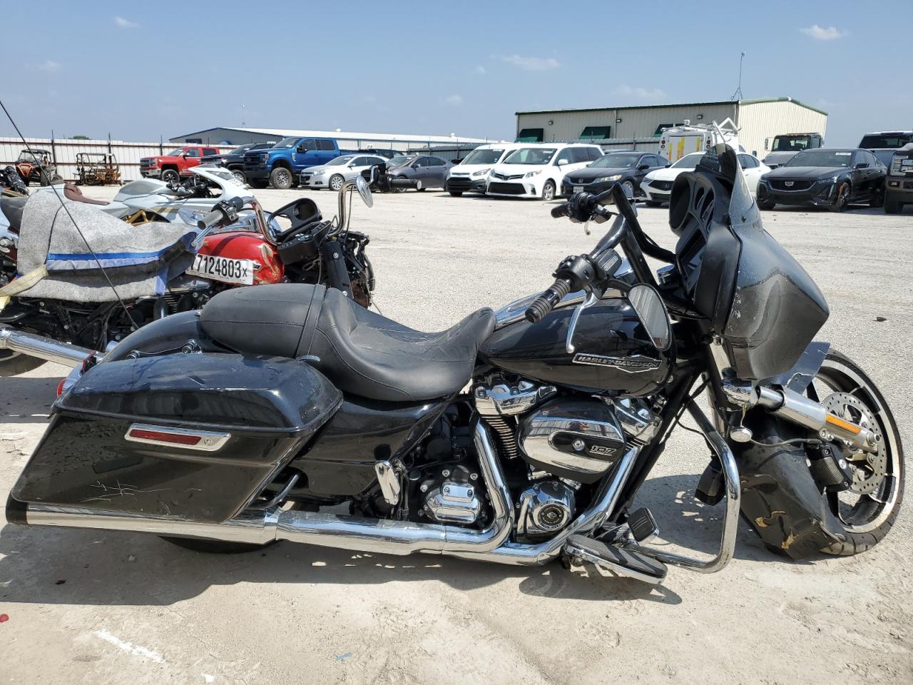 2023 HARLEY-DAVIDSON FLHX VIN 1HD1KBC18PB676756 photo 1