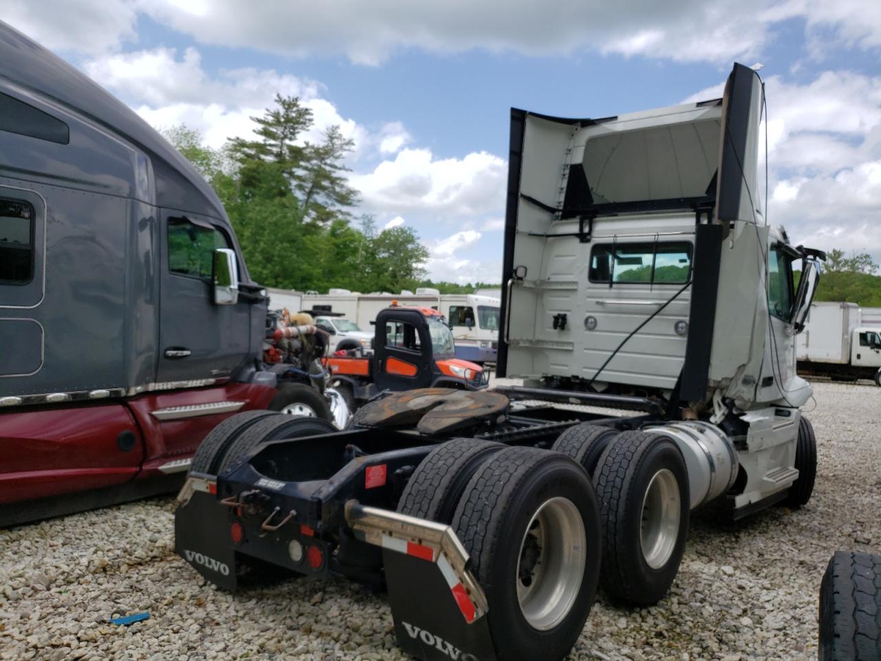 2024 VOLVO Vnr VIN 4V4WC9EH9RN639888 photo 4