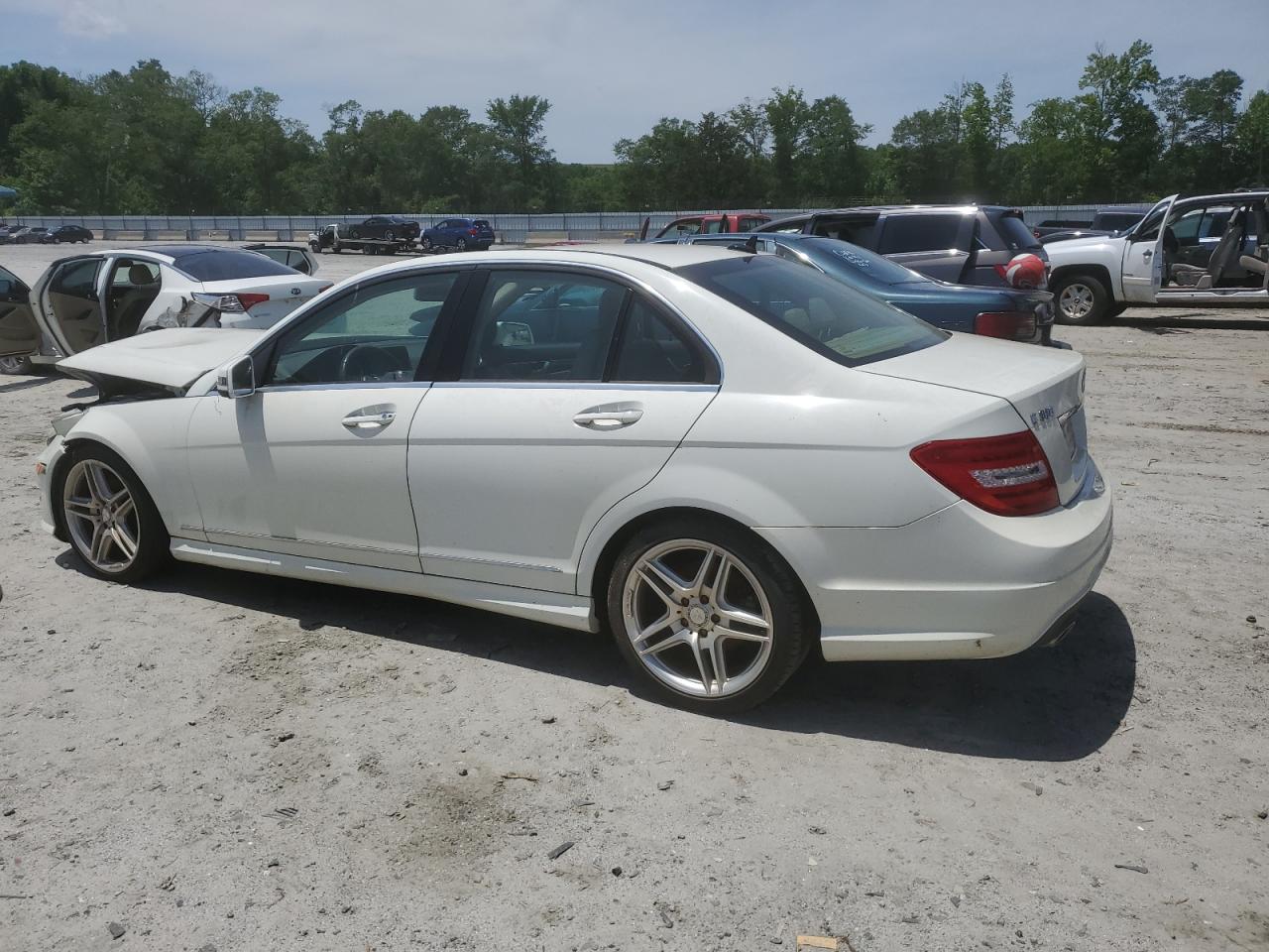 2012 MERCEDES-BENZ C class VIN WDDGF8BB6CR226785 photo 2
