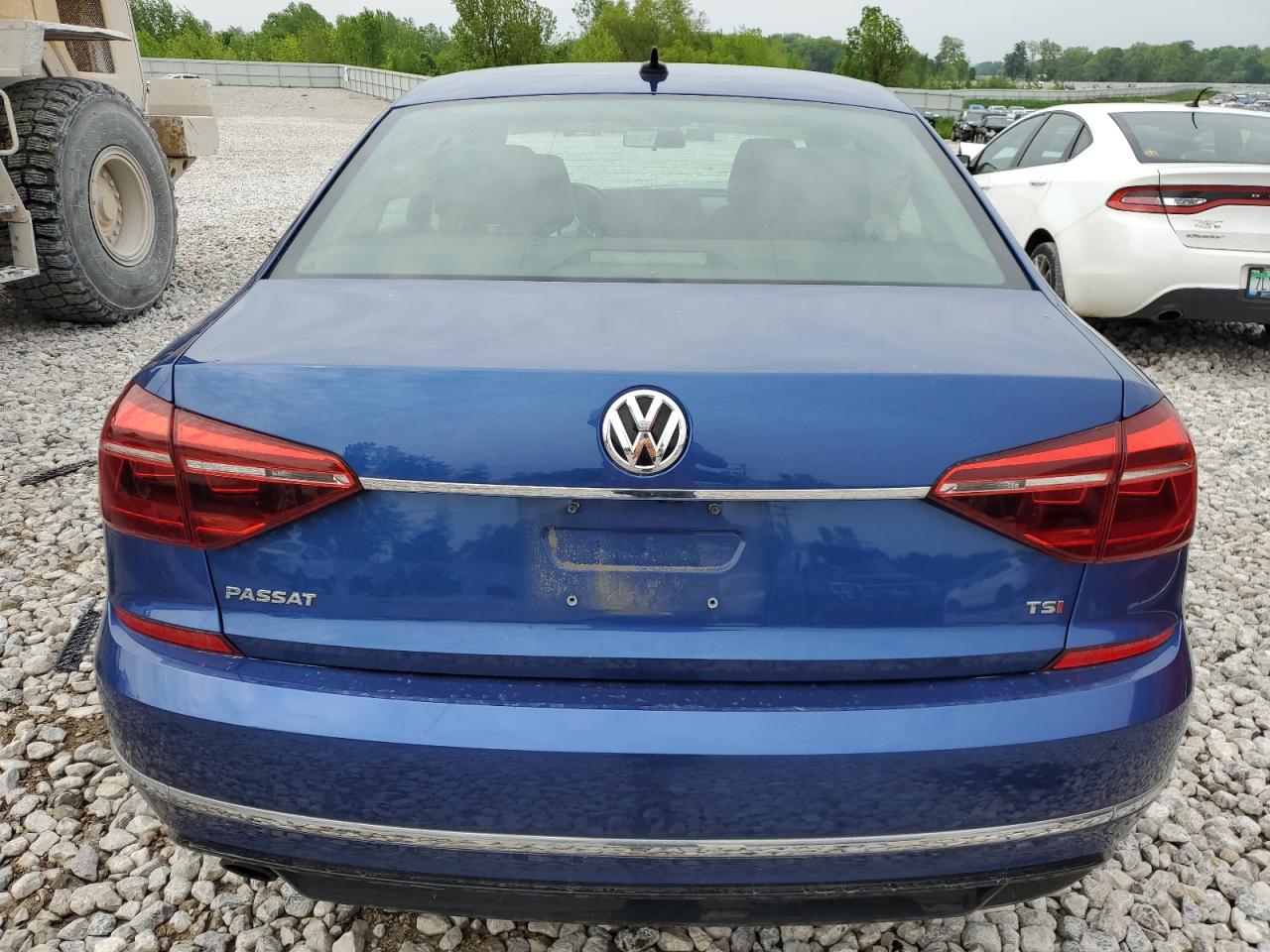2017 VOLKSWAGEN Passat VIN 1VWDT7A37HC004127 photo 6