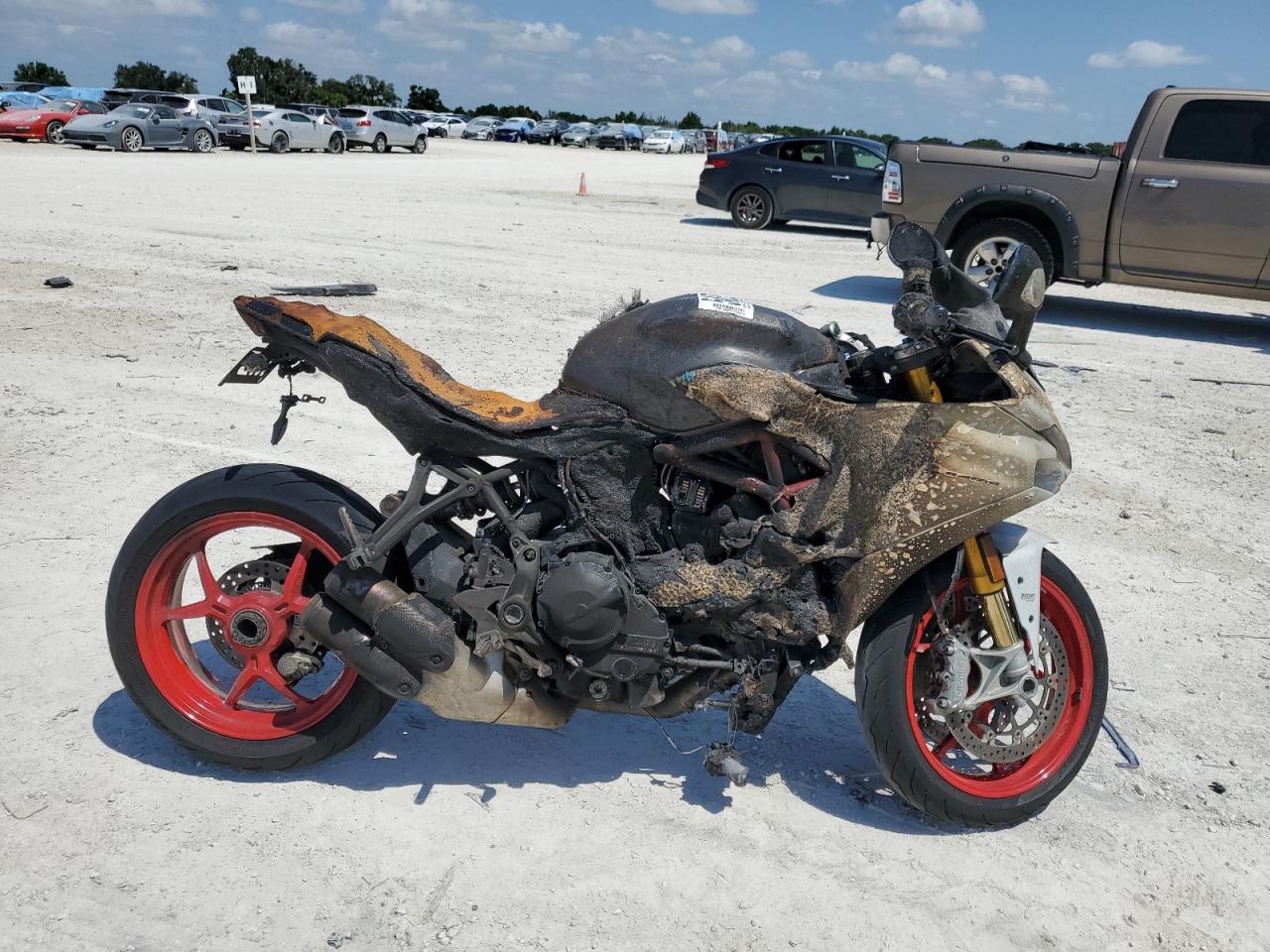 2019 DUCATI SUPERSPORT VIN ZDMVABDS9KB008085 photo 1