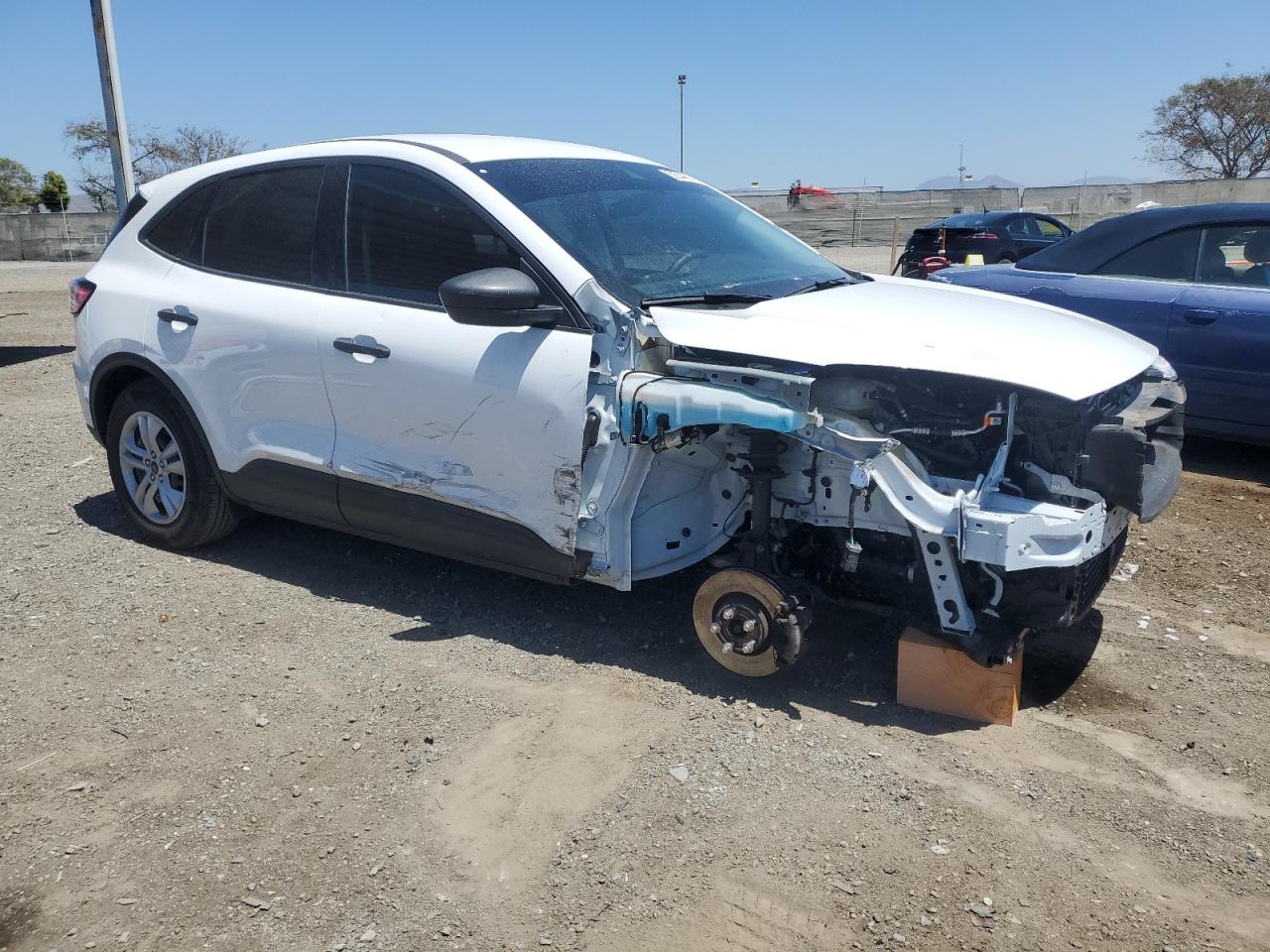 2022 Ford Escape VIN 1FMCU0F68NUA19694 photo 4