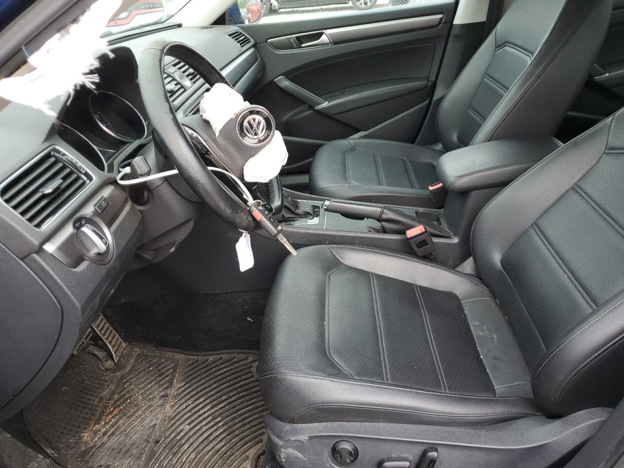 2017 VOLKSWAGEN Passat VIN 1VWDT7A37HC004127 photo 7