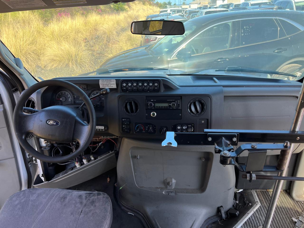 2013 FORD Econoline e450 super duty cutaway van VIN 1FDFE4FS3DDA02928 photo 10