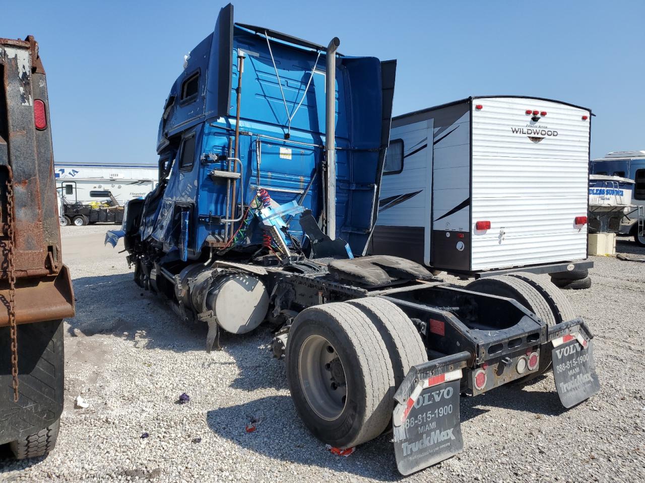 2017 VOLVO Vn vnl VIN 4V4NC9EH7HN976196 photo 3