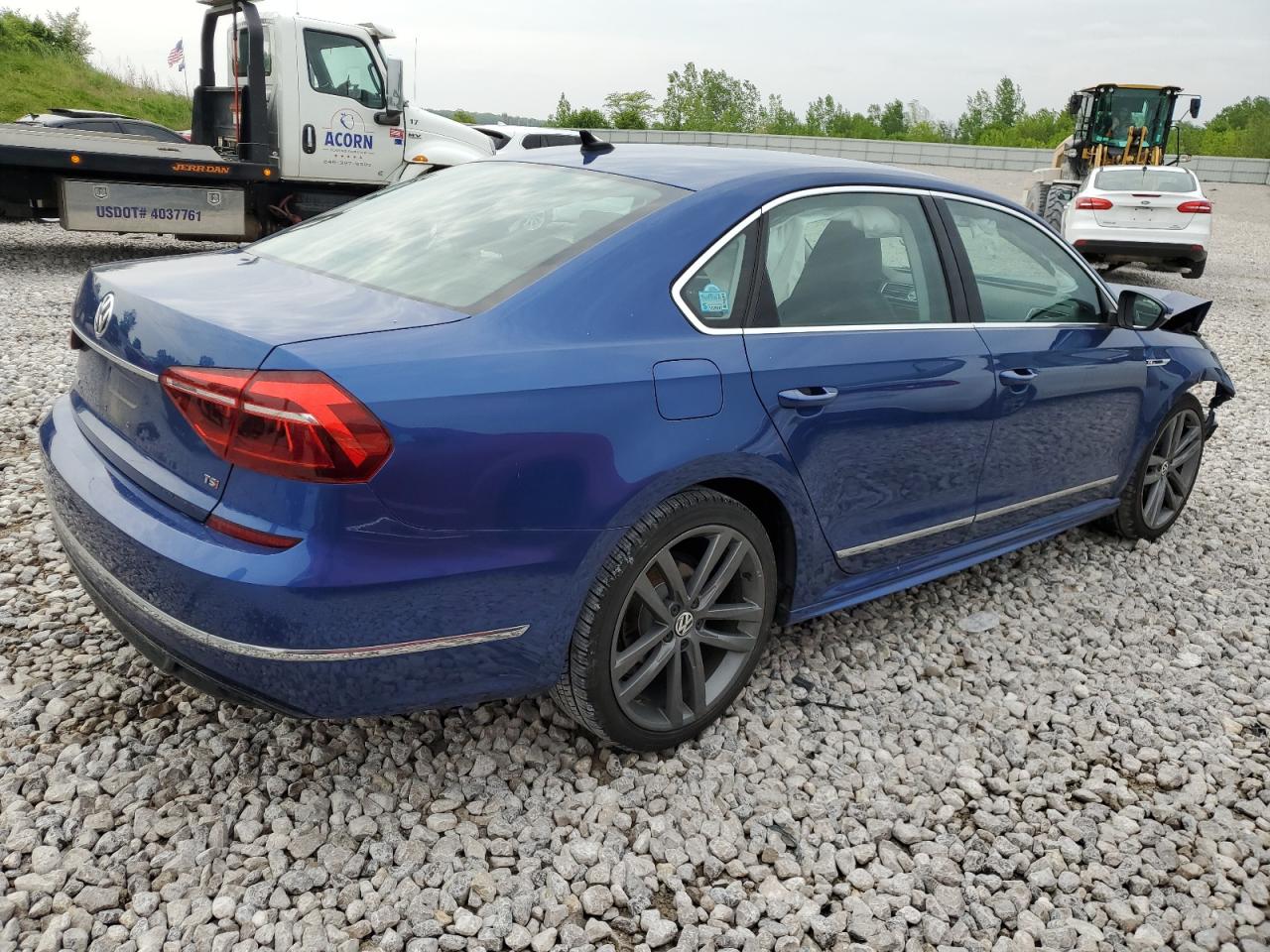 2017 VOLKSWAGEN Passat VIN 1VWDT7A37HC004127 photo 3