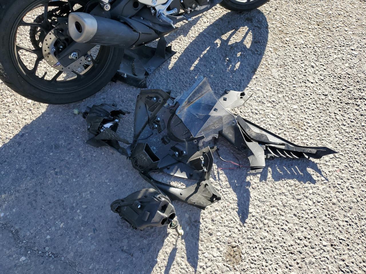 2023 YAMAHA YZFR3 A VIN MH3RH18Y3PK013518 photo 9