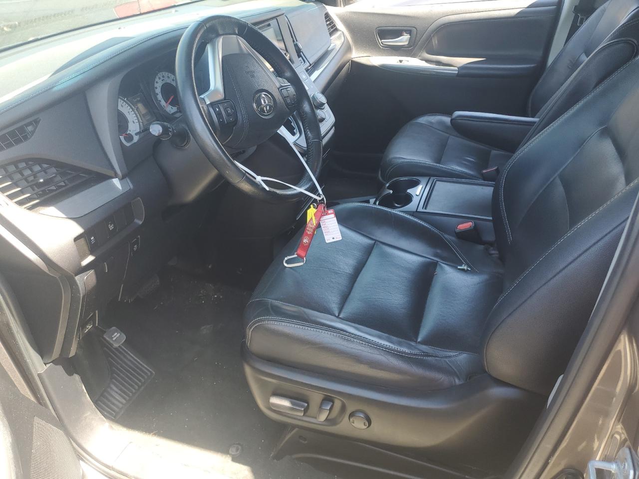 2016 Toyota Sienna VIN 5TDXK3DC1GS729890 photo 7