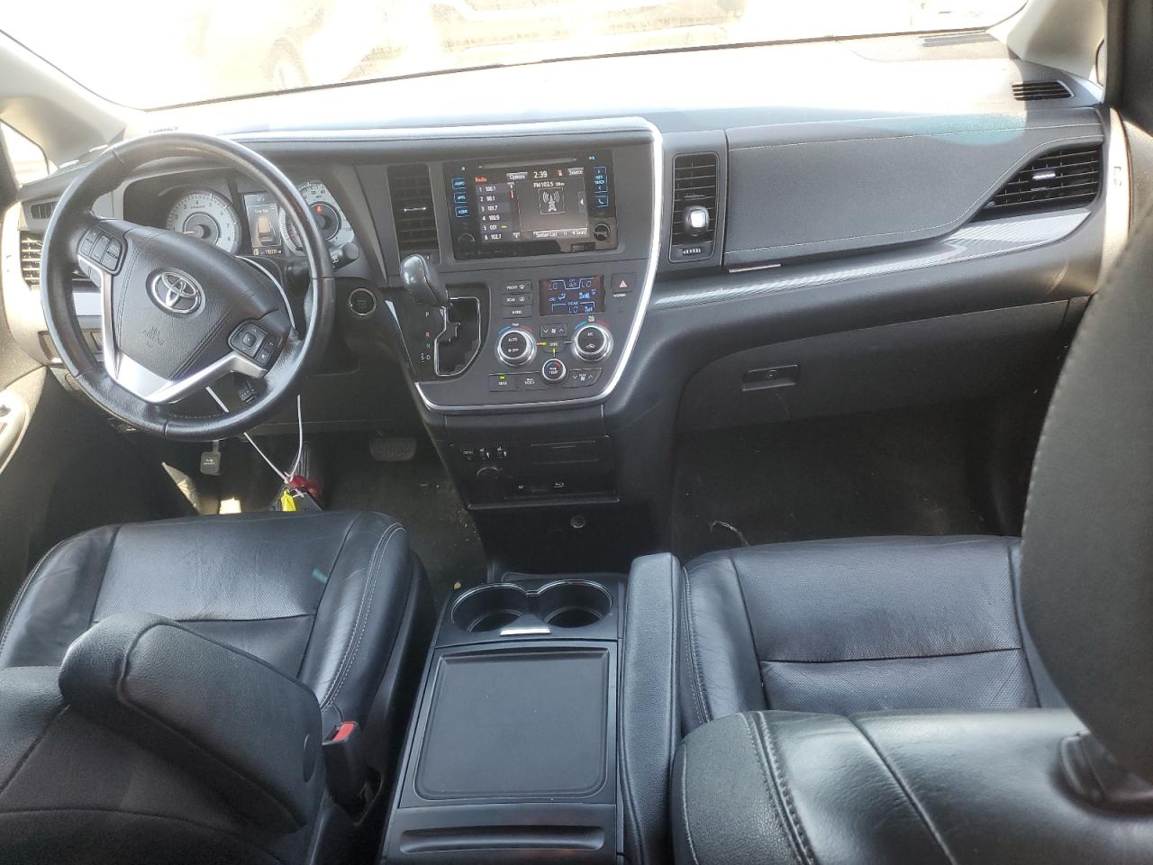 2016 Toyota Sienna VIN 5TDXK3DC1GS729890 photo 8