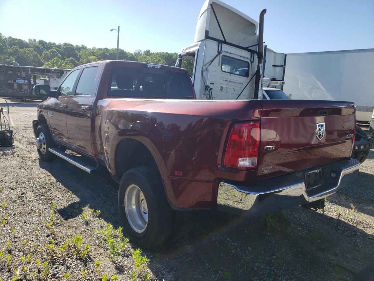 2018 RAM 3500 VIN 3C63RRHL2JG422880 photo 2