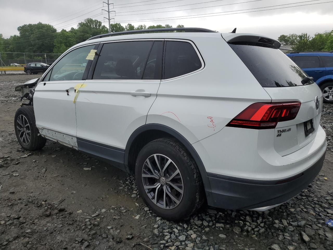 2019 VOLKSWAGEN Tiguan VIN 3VV3B7AX3KM177252 photo 2
