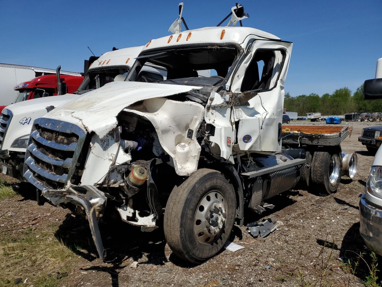 2022 FREIGHTLINER CASCADIA 116 VIN 3AKJHTDV6NDNP1441 photo 2