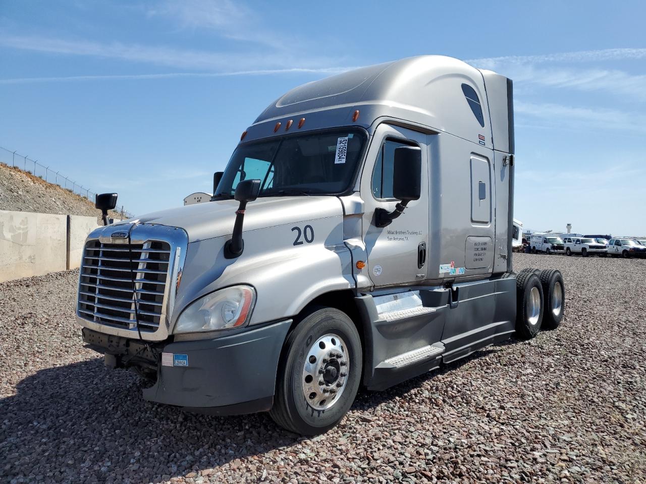 2016 FREIGHTLINER CASCADIA 125 VIN 3AKJGLD54GSGR1579 photo 2