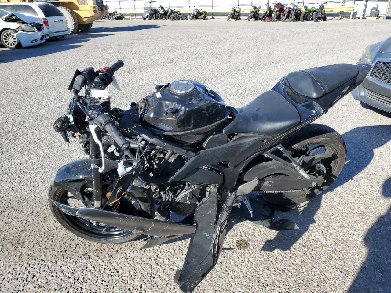 2023 YAMAHA YZFR3 A VIN MH3RH18Y3PK013518 photo 3