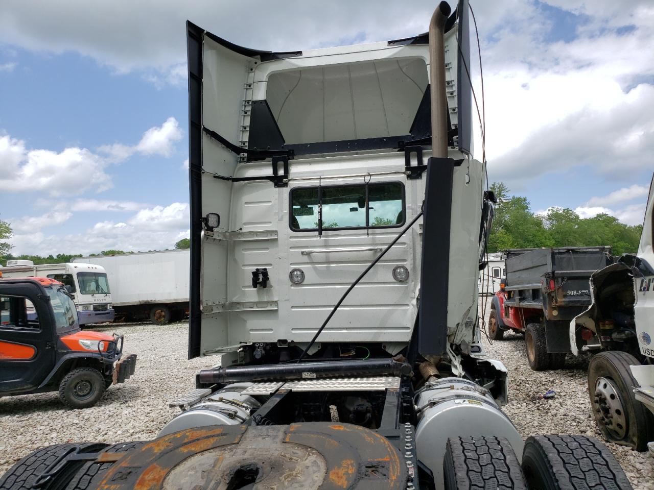 2024 VOLVO Vnr VIN 4V4WC9EH9RN639888 photo 5