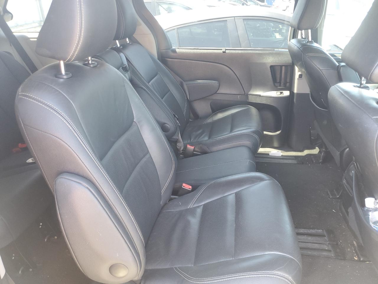 2016 Toyota Sienna VIN 5TDXK3DC1GS729890 photo 11