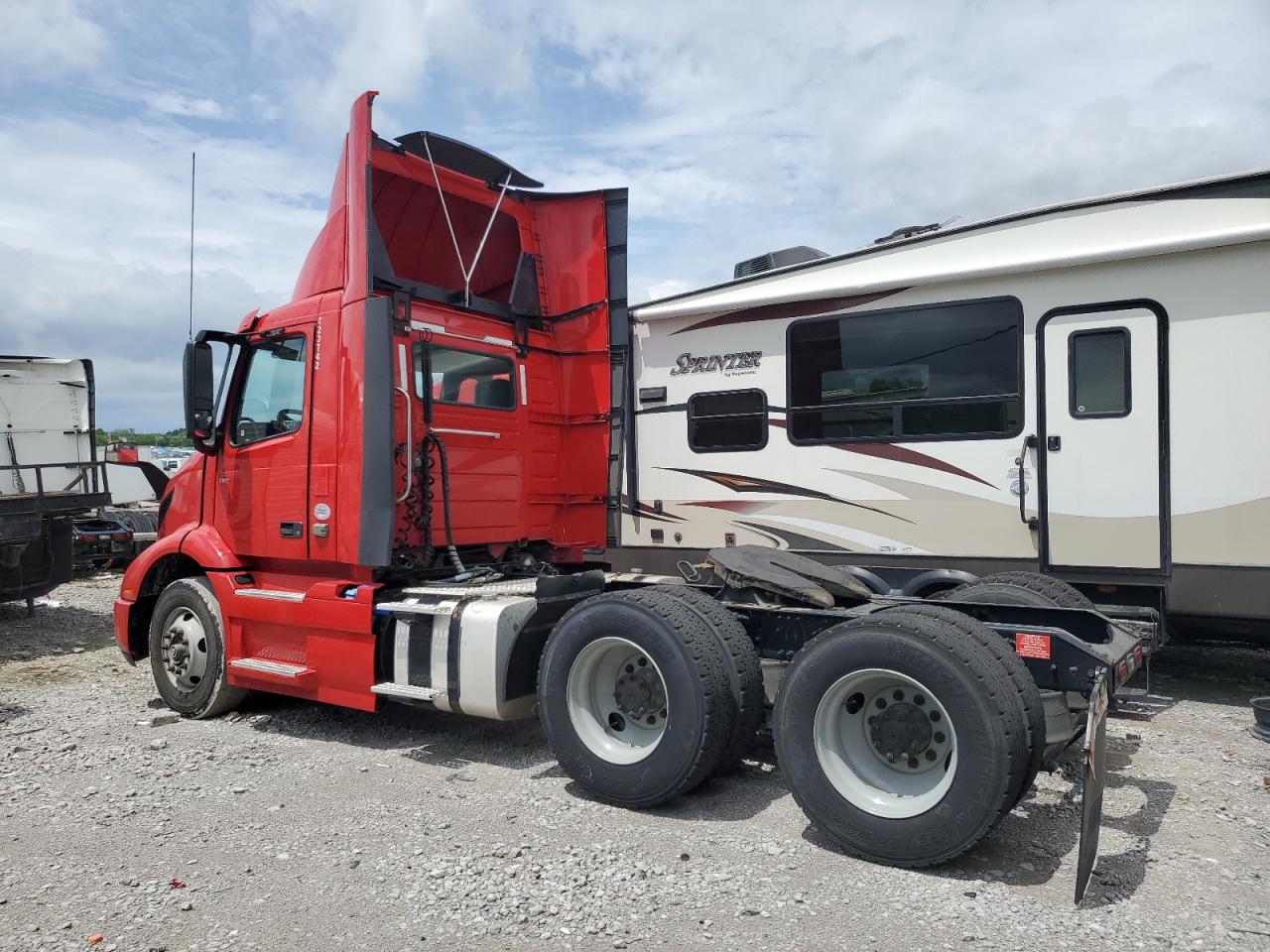 2020 VOLVO Vnr VIN 4V4WC9EG8LN225368 photo 3