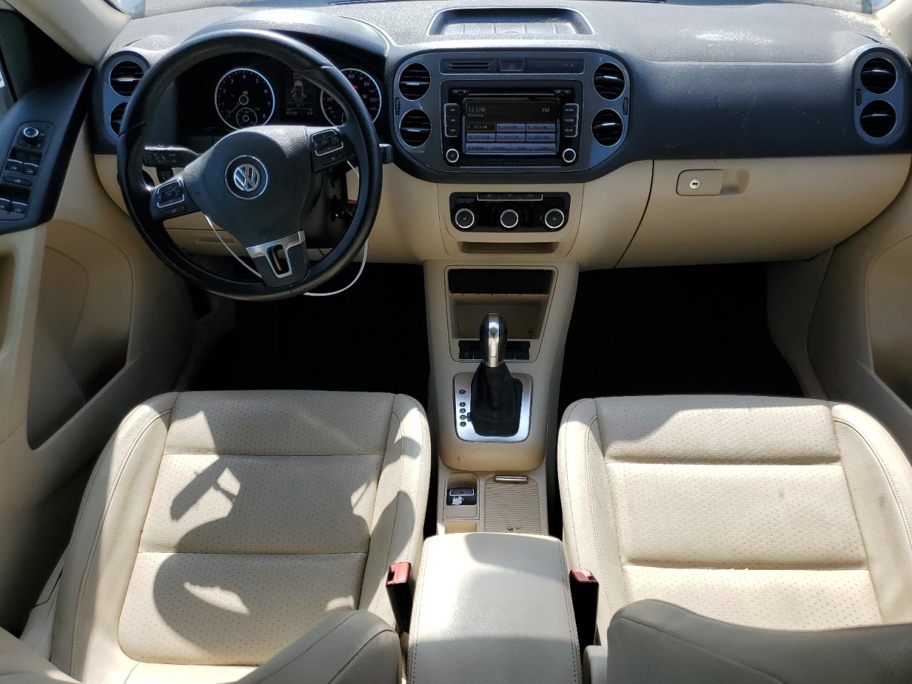 2012 Volkswagen Tiguan VIN WVGAV7AX2CW514505 photo 8