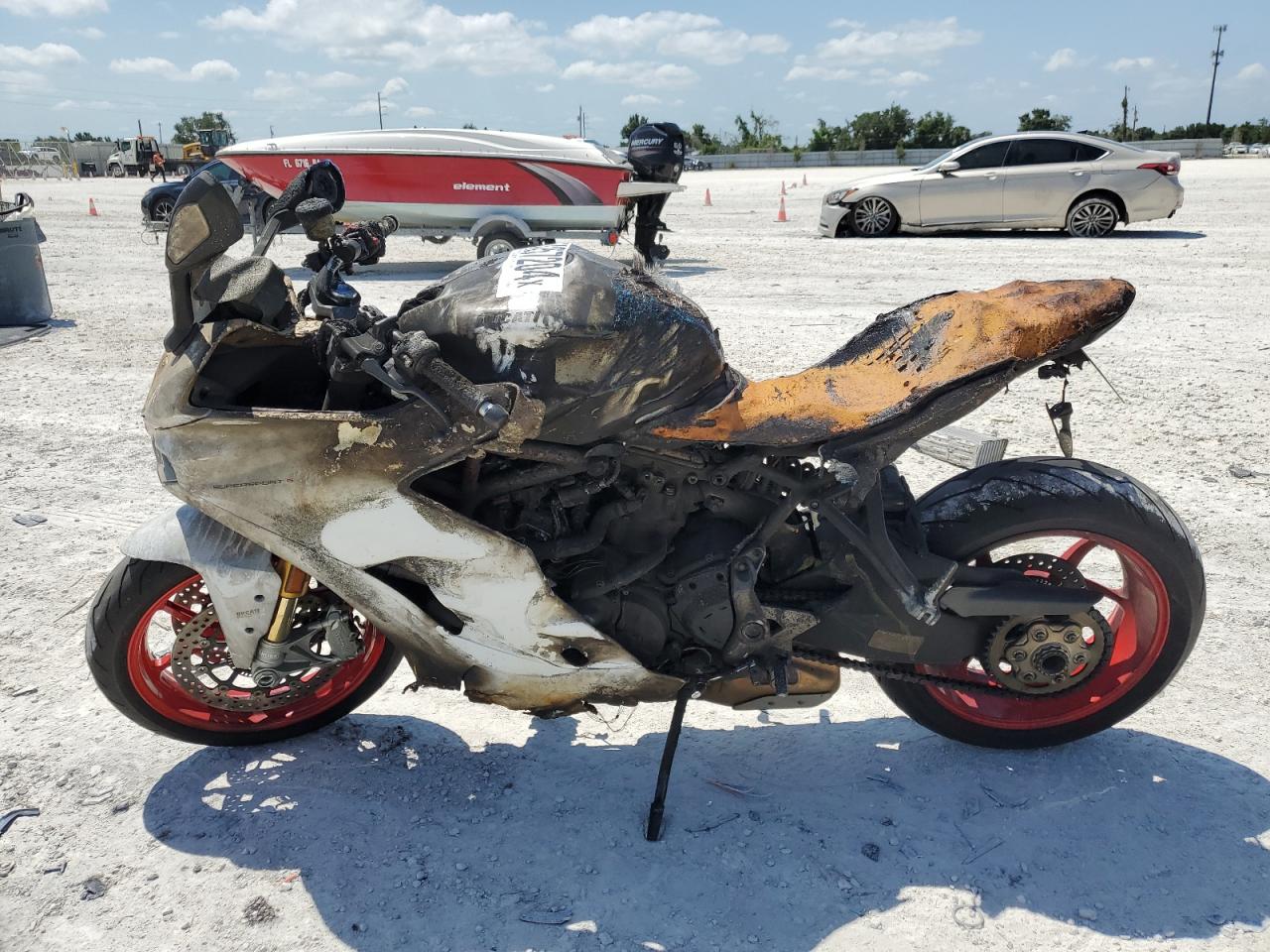 2019 DUCATI SUPERSPORT VIN ZDMVABDS9KB008085 photo 3