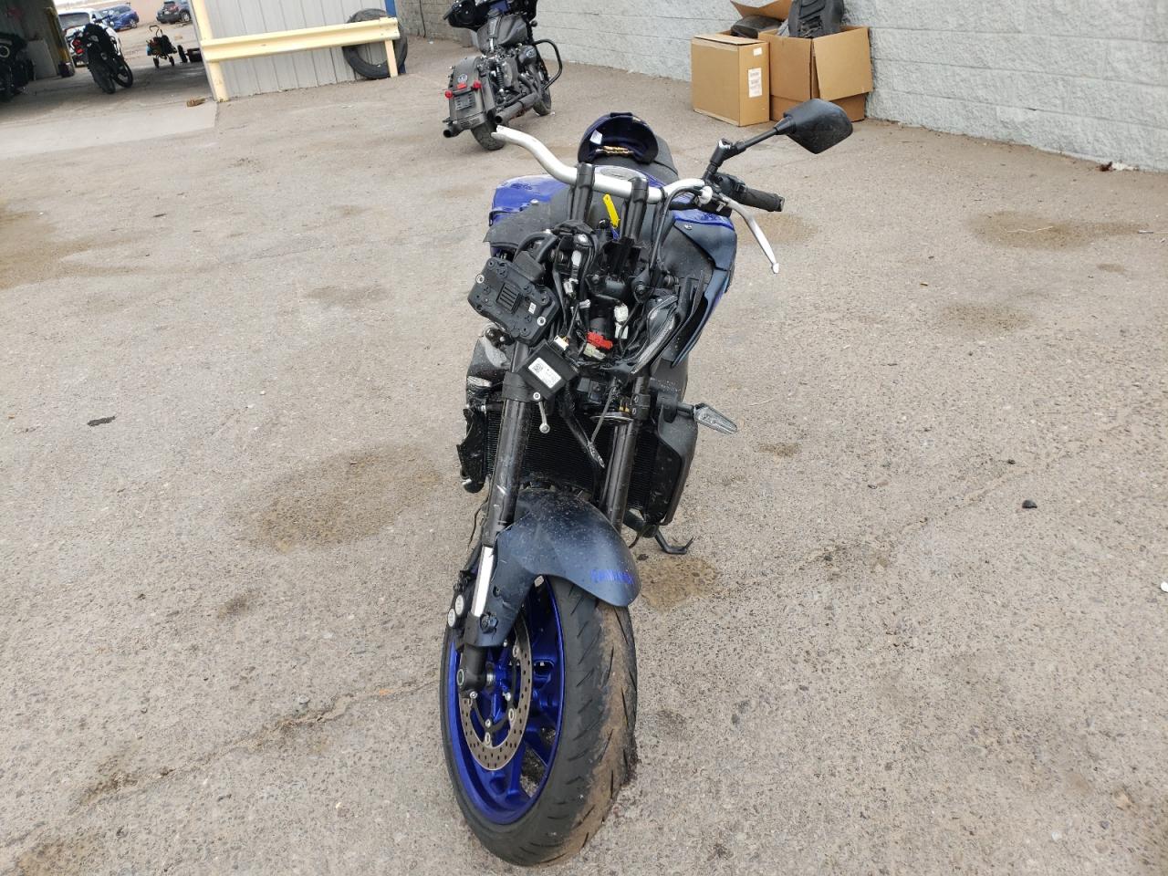 2023 YAMAHA MT09 VIN JYARN71E8PA005247 photo 2