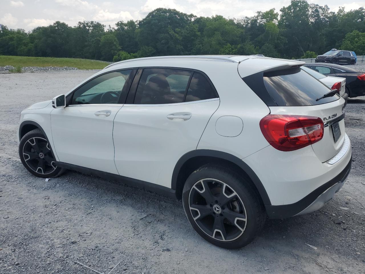 2019 MERCEDES-BENZ Gla-class VIN WDCTG4EB6KU009706 photo 2