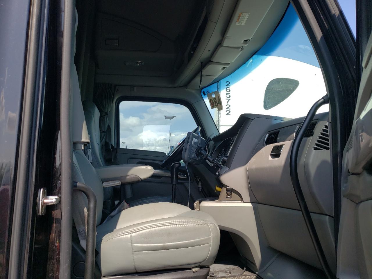 2017 KENWORTH CONSTRUCTION T680 VIN 1XKYDP9X0HJ119287 photo 5