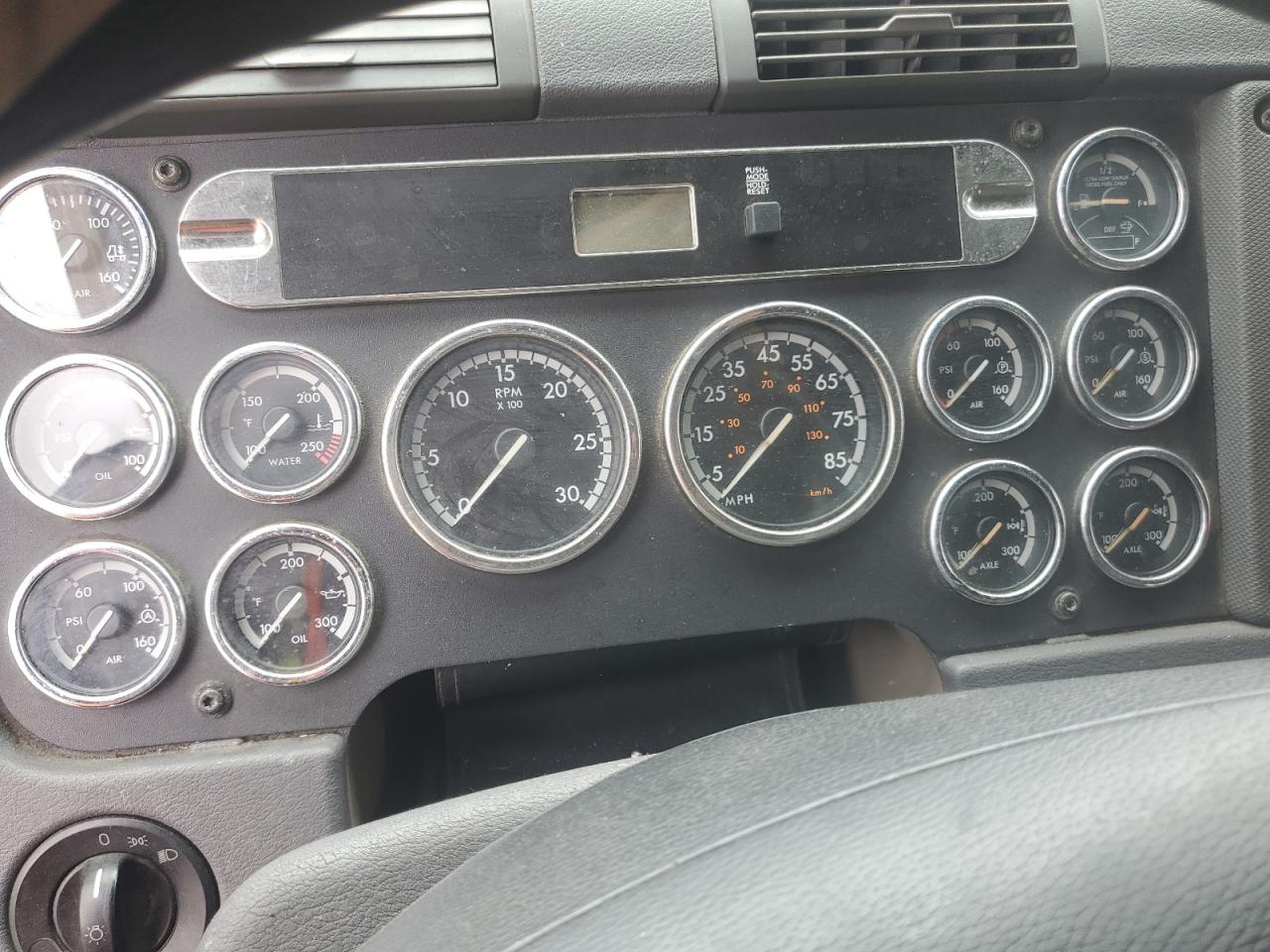 2012 FREIGHTLINER CASCADIA 125 VIN 1FUJGLDR5CSBM4285 photo 8