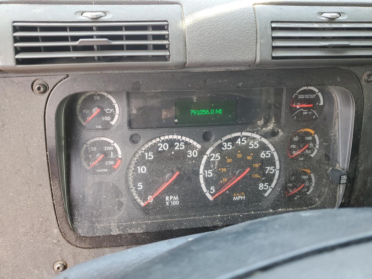 2016 FREIGHTLINER CASCADIA 125 VIN 3AKJGLBG7GSGY6610 photo 8