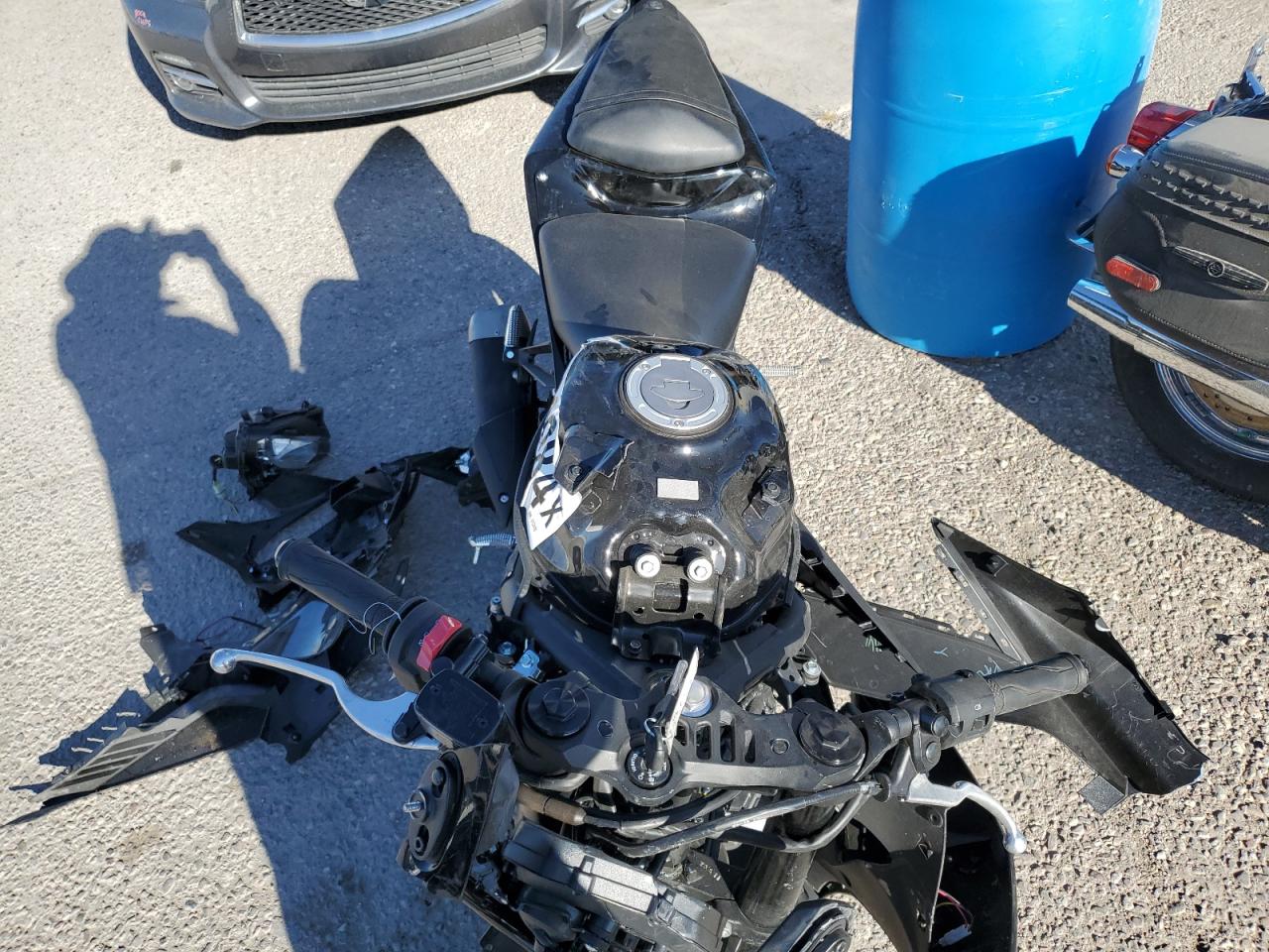 2023 YAMAHA YZFR3 A VIN MH3RH18Y3PK013518 photo 5