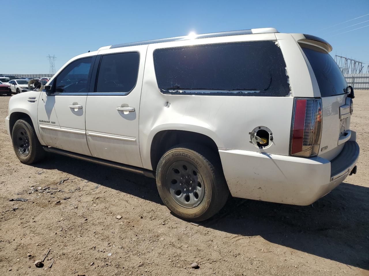 2012 Cadillac Escalade VIN 1GYS4JEF4CR317922 photo 2