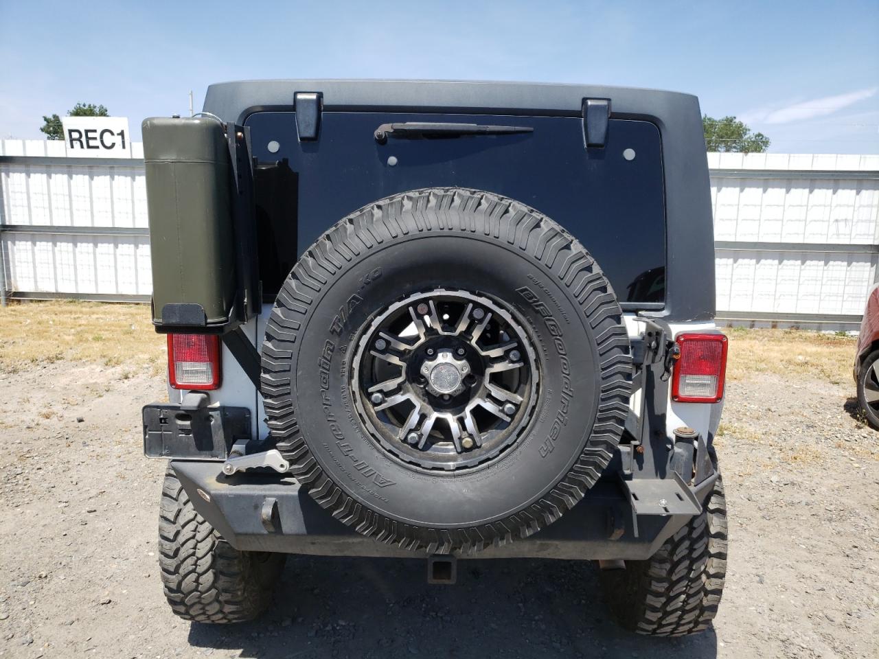 2013 Jeep Wrangler / VIN 1C4BJWDGXDL535003 photo 6