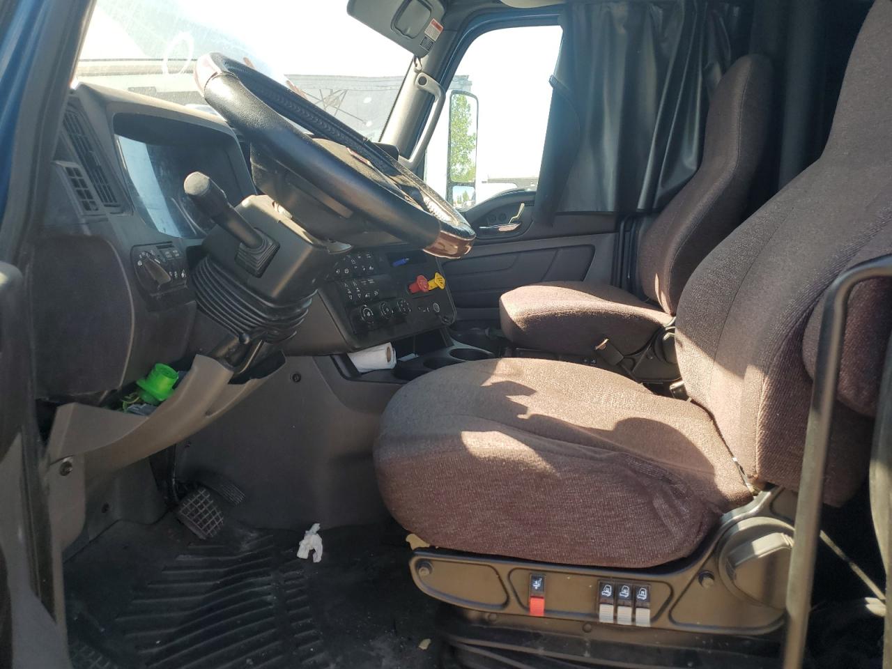 2020 INTERNATIONAL All models VIN 3HSDZAPR7LN864869 photo 5