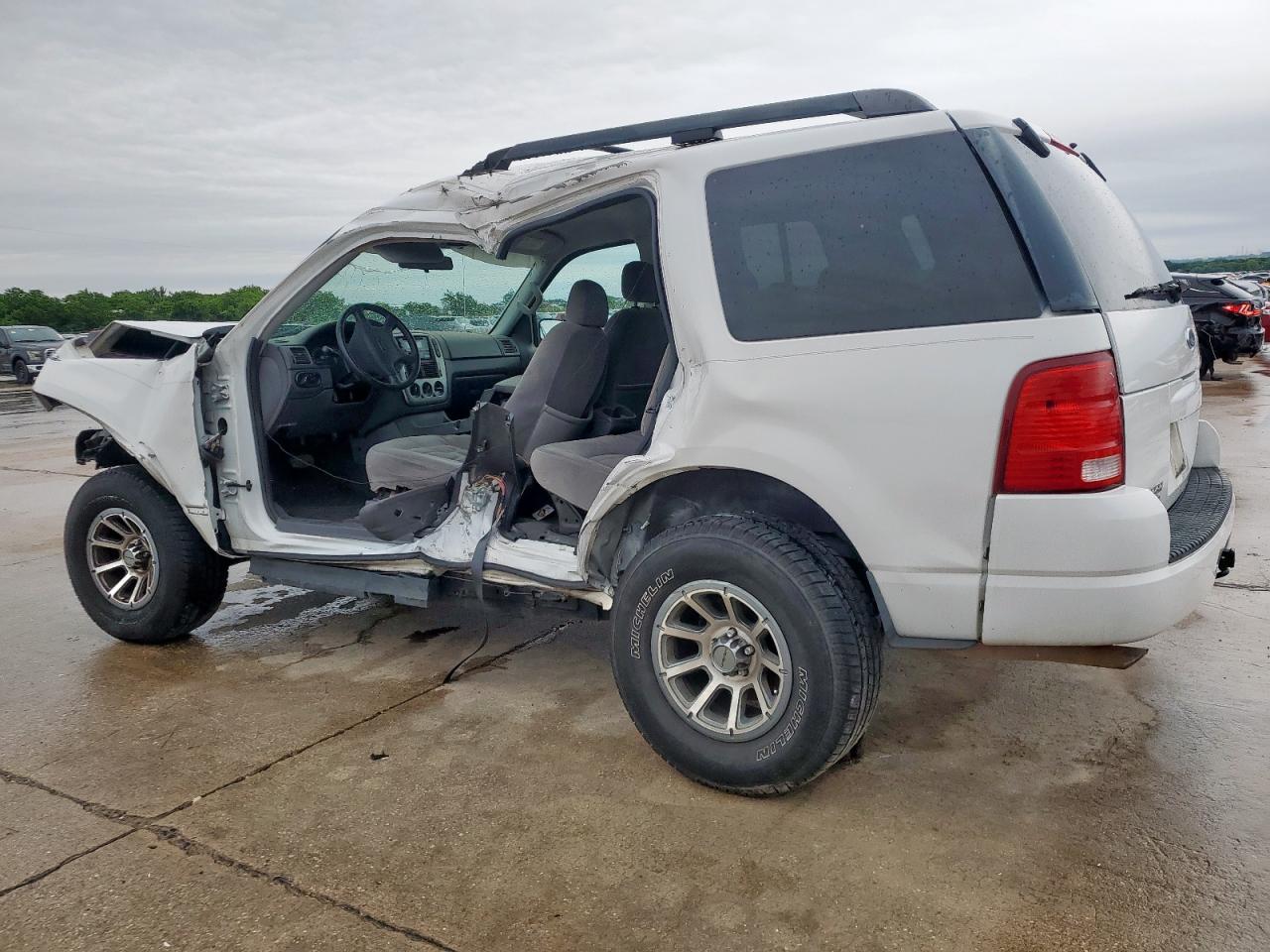 2005 Ford Explorer VIN 1FMZU73K55UB25542 photo 2