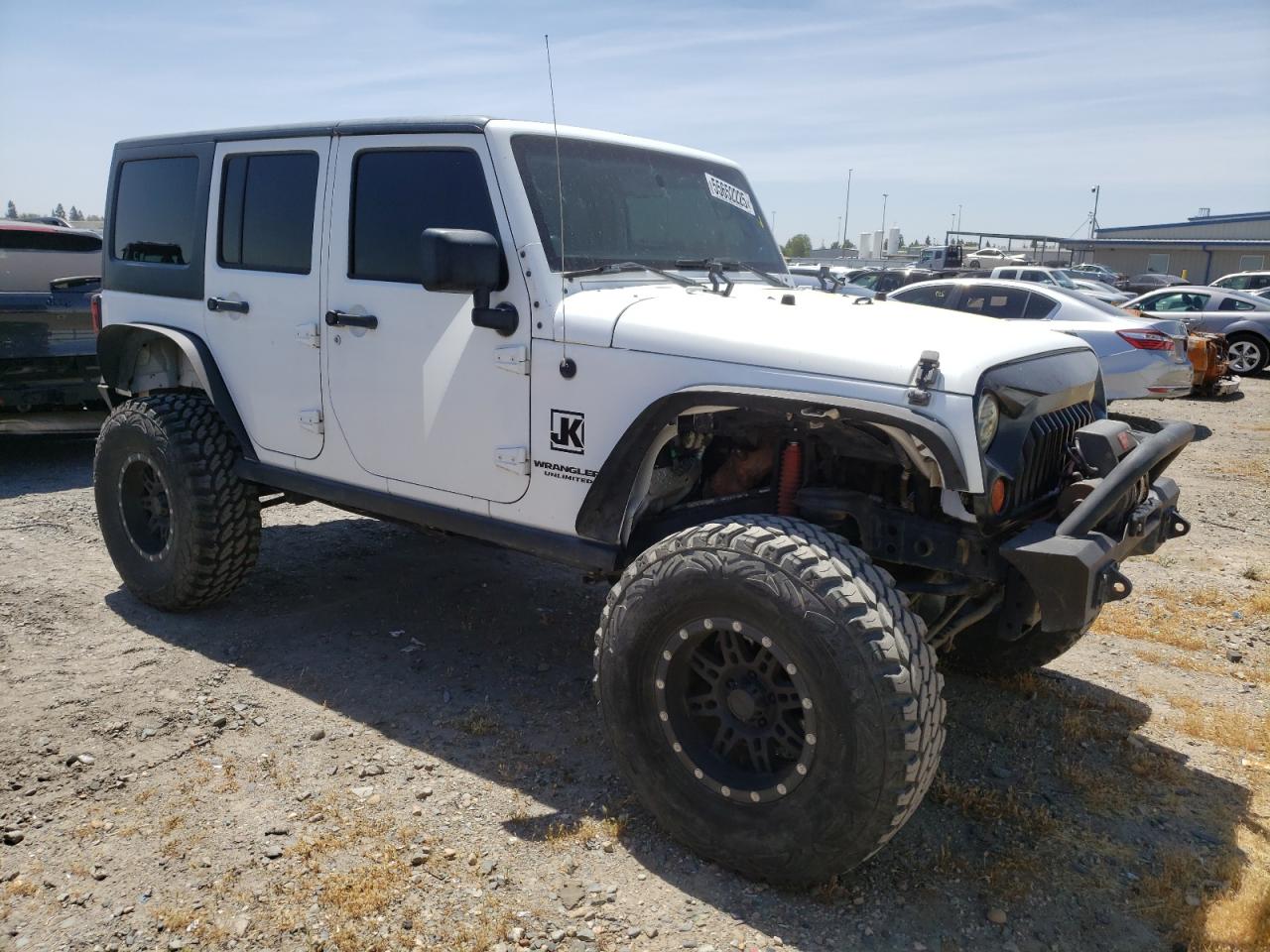 2013 Jeep Wrangler / VIN 1C4BJWDGXDL535003 photo 4