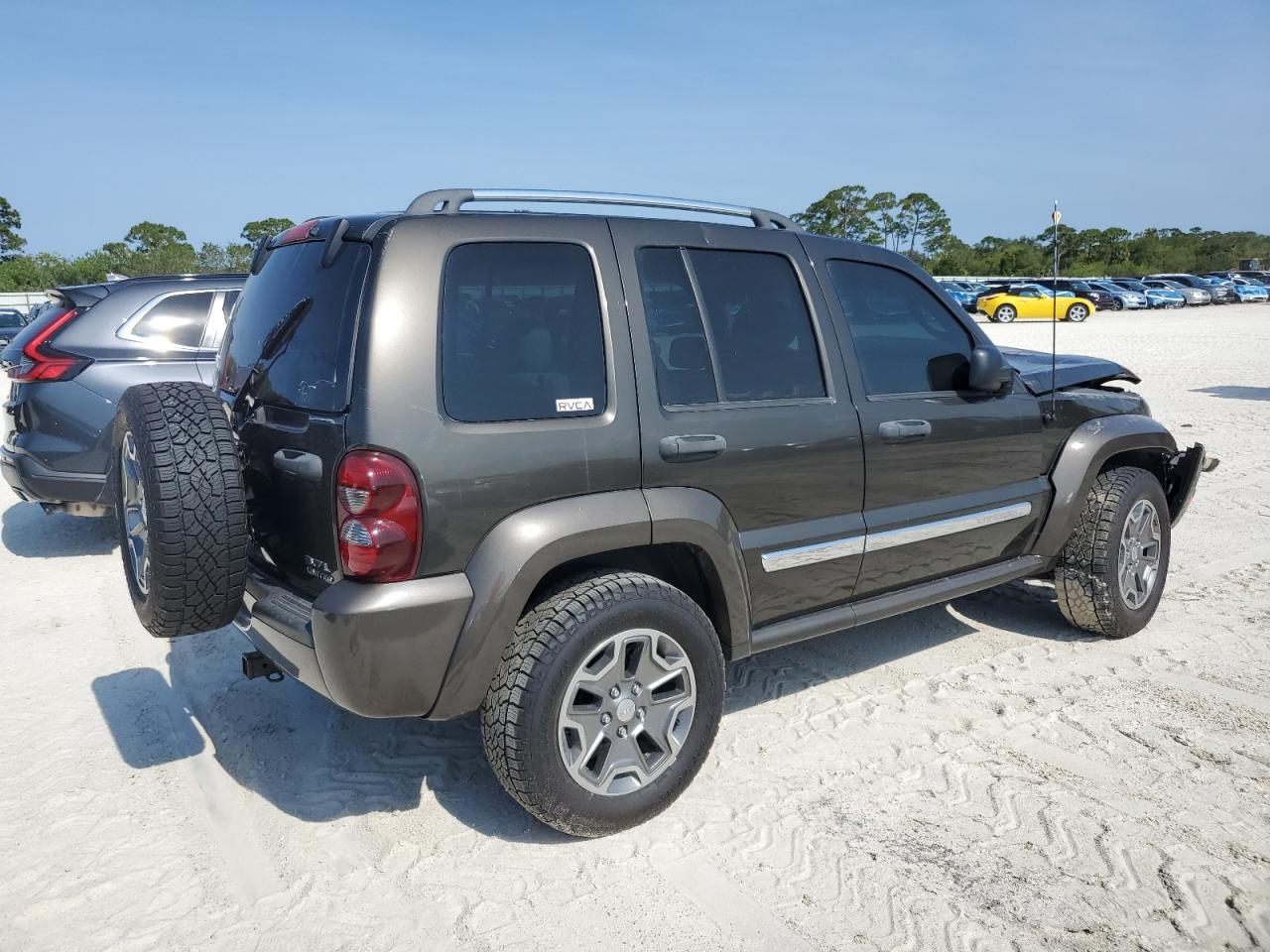2005 Jeep Liberty VIN 1J4GK58K45W542826 photo 3