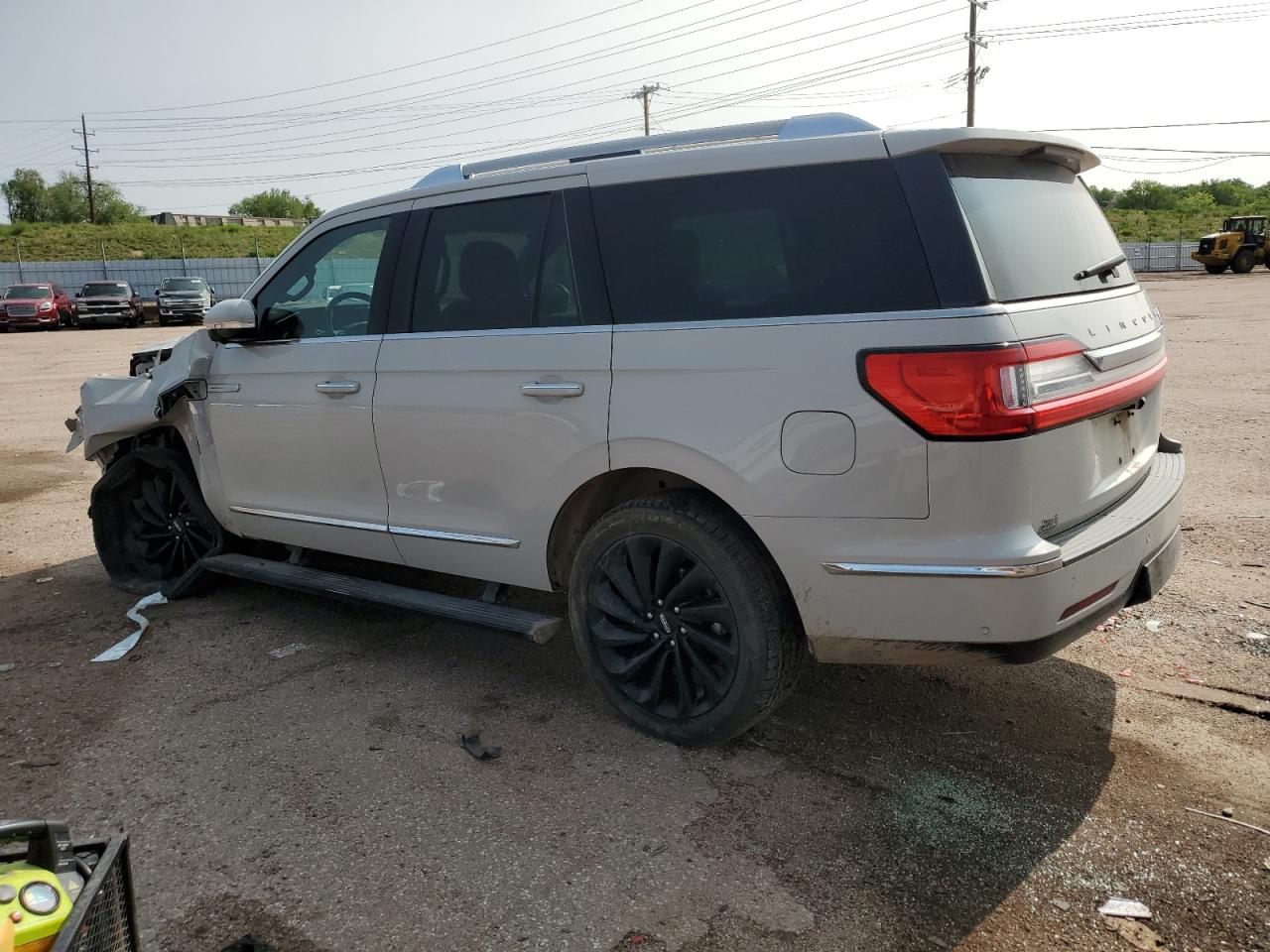 2020 Lincoln Navigator VIN 5LMJJ2LT0LEL04125 photo 2