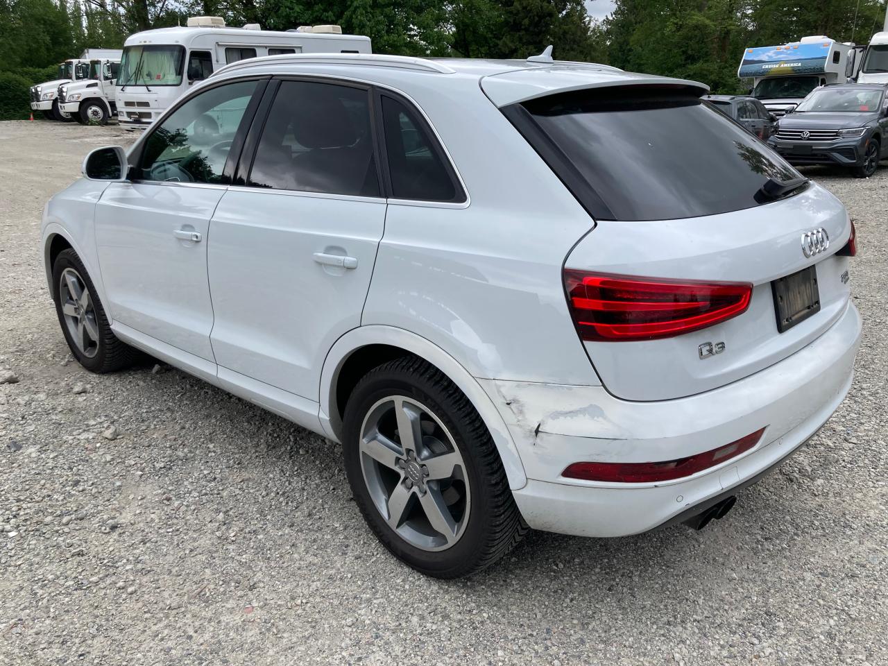 2015 AUDI Q3 VIN WA1EFCFS2FR006797 photo 2