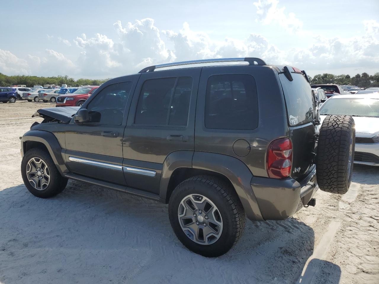 2005 Jeep Liberty VIN 1J4GK58K45W542826 photo 2
