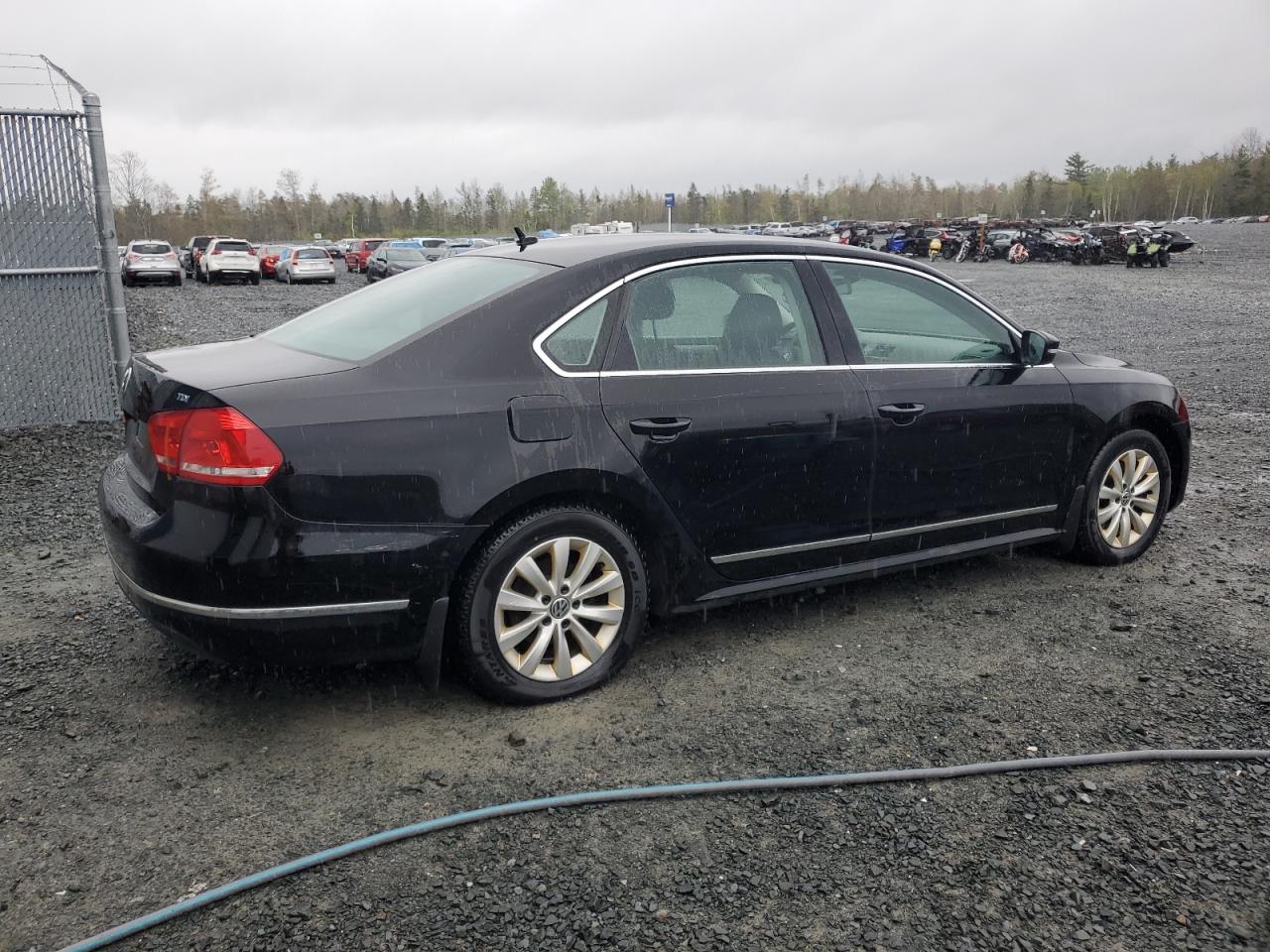 2014 VOLKSWAGEN Passat s VIN 1VWAN7A37EC086546 photo 3