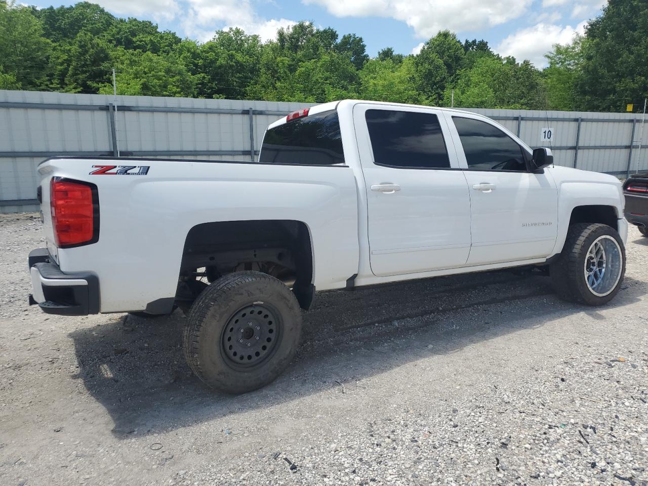 2018 CHEVROLET Silverado VIN 3GCUKREC0JG123104 photo 3
