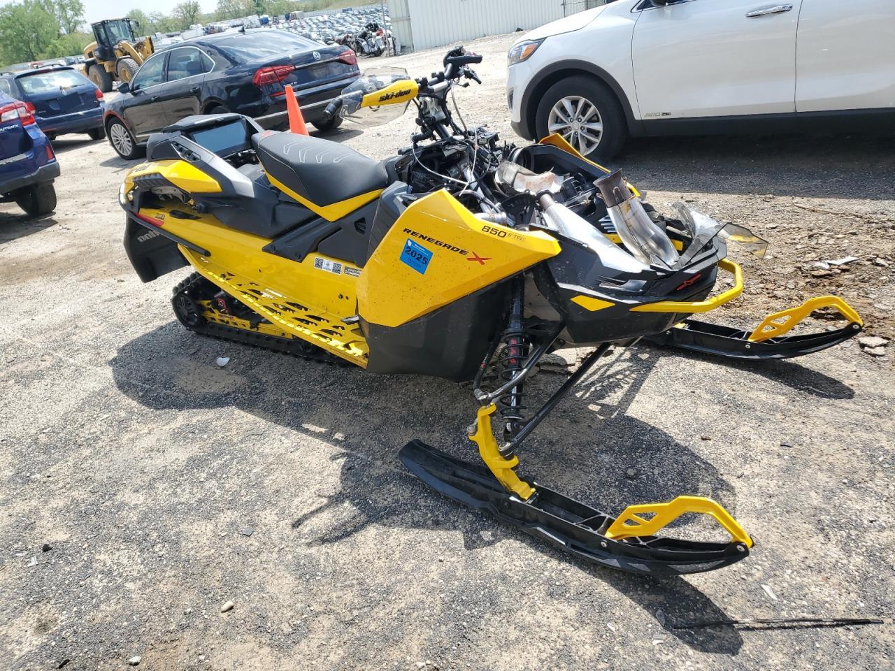 2023 SKIDOO Renegade VIN 2BFSUPPK4PV000040 photo 1