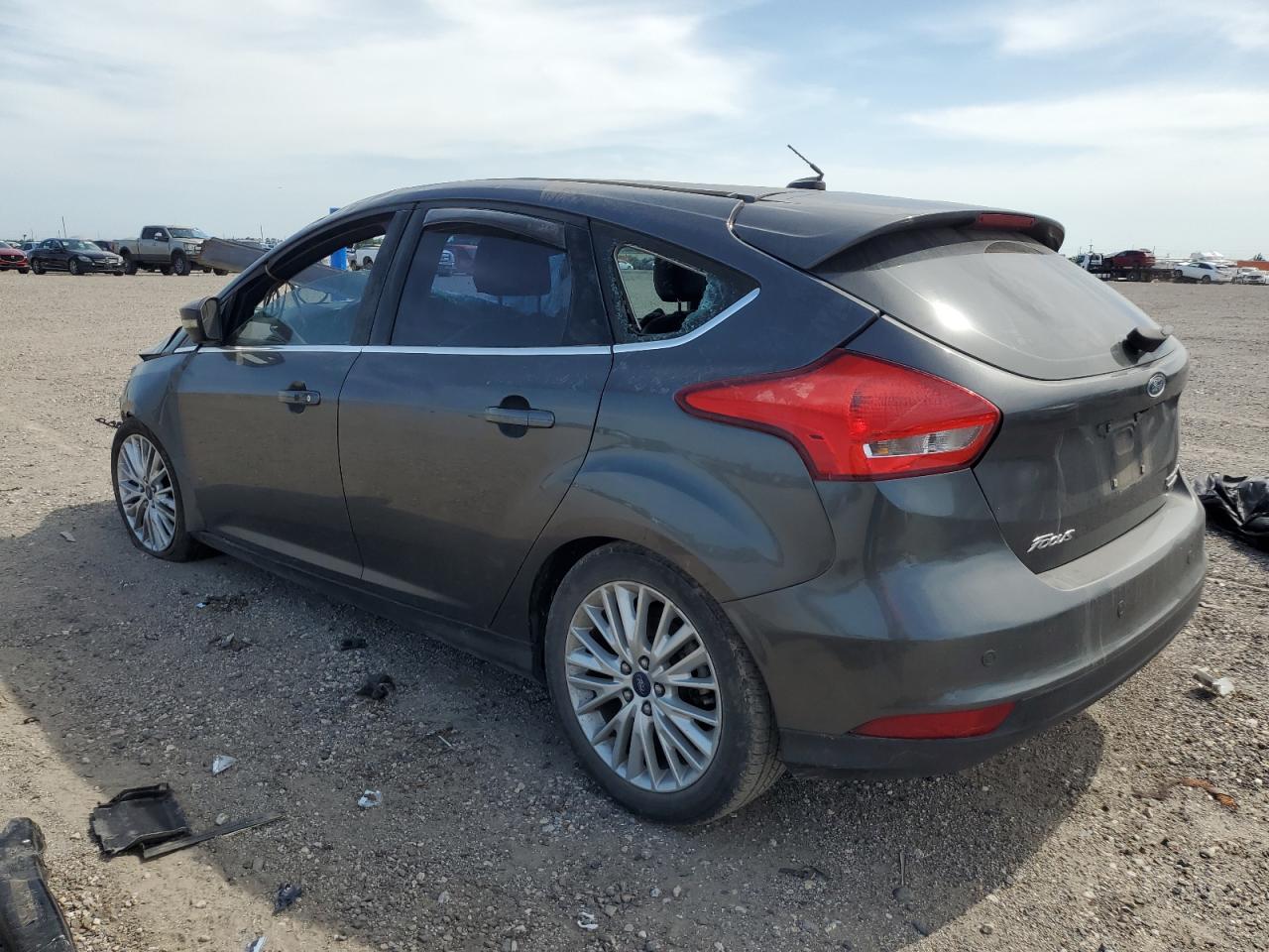 2015 Ford Focus VIN 1FADP3N29FL247460 photo 2