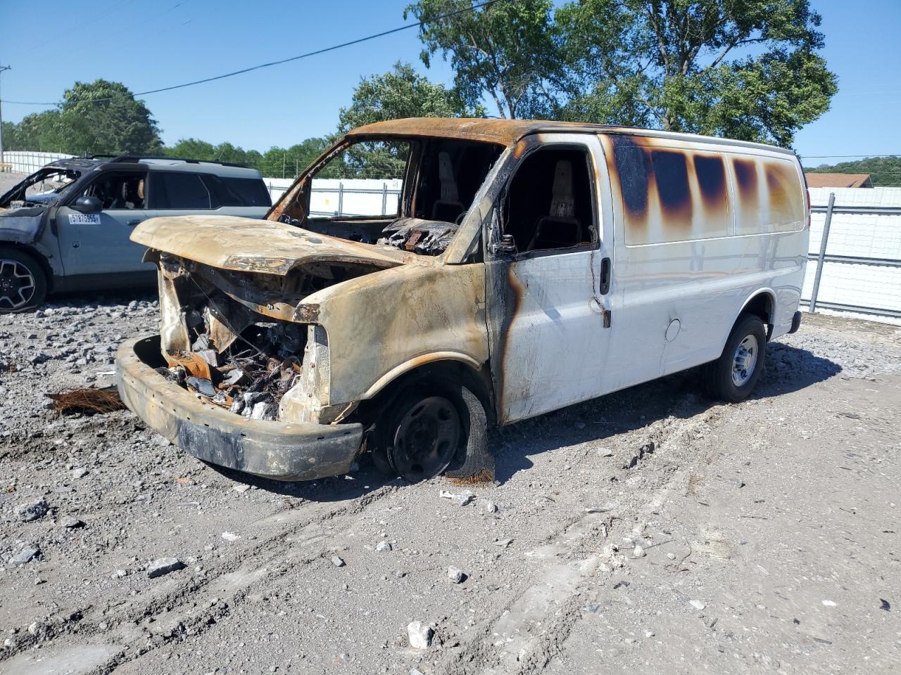 2024 CHEVROLET Express g2 VIN 1GCWGAFP3R1287521 photo 1