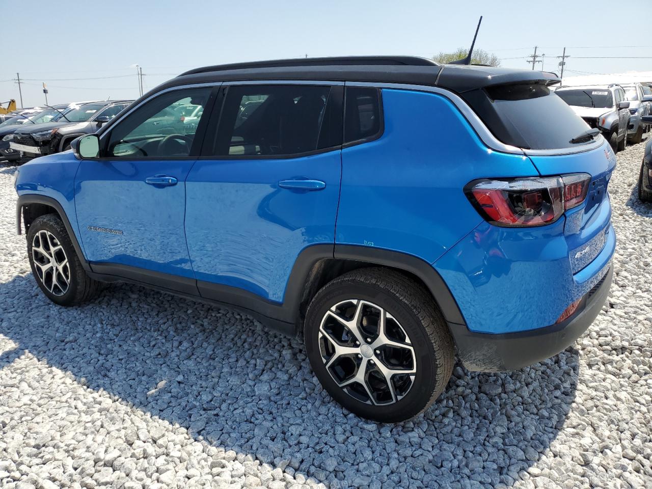 2024 Jeep Compass VIN 3C4NJDCN1RT148370 photo 2