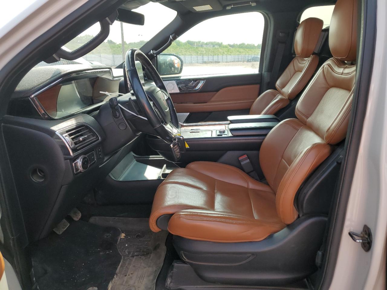 2020 Lincoln Navigator VIN 5LMJJ2LT0LEL04125 photo 7