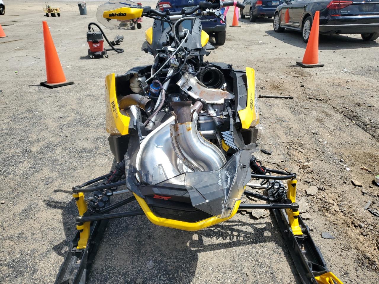 2023 SKIDOO Renegade VIN 2BFSUPPK4PV000040 photo 9