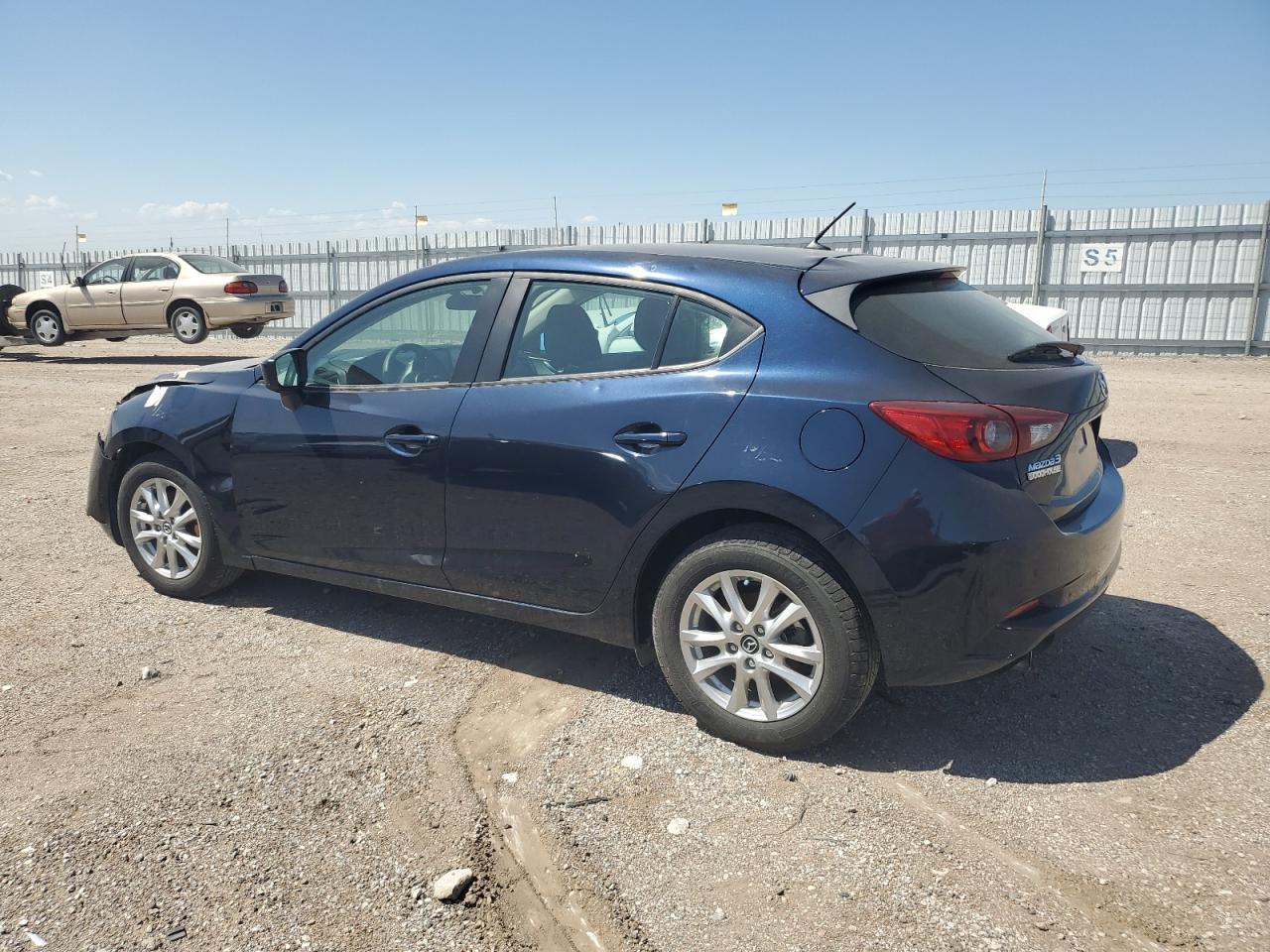 2017 Mazda 3 VIN 3MZBN1K70HM101975 photo 2