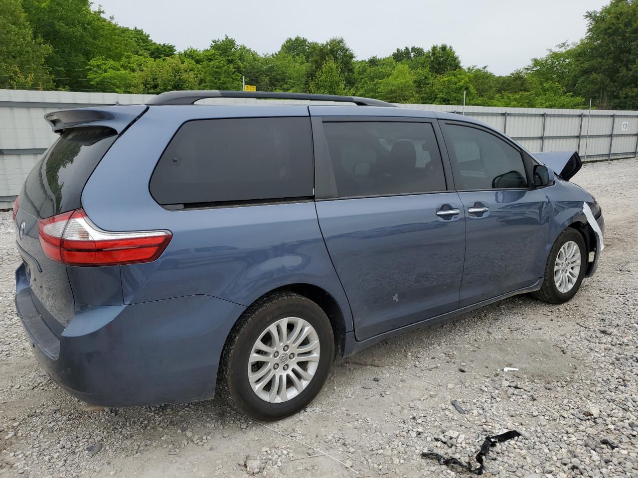 2015 Toyota All models VIN 5TDYK3DC8FS588044 photo 3
